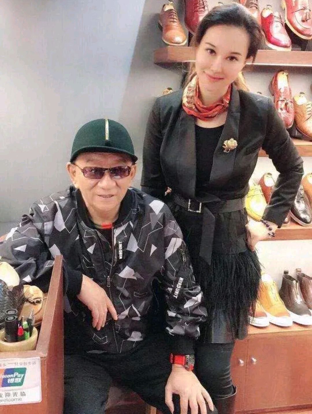 73岁侯耀华入驻新平台，分享自己的生活，第一件事就是删负面评论