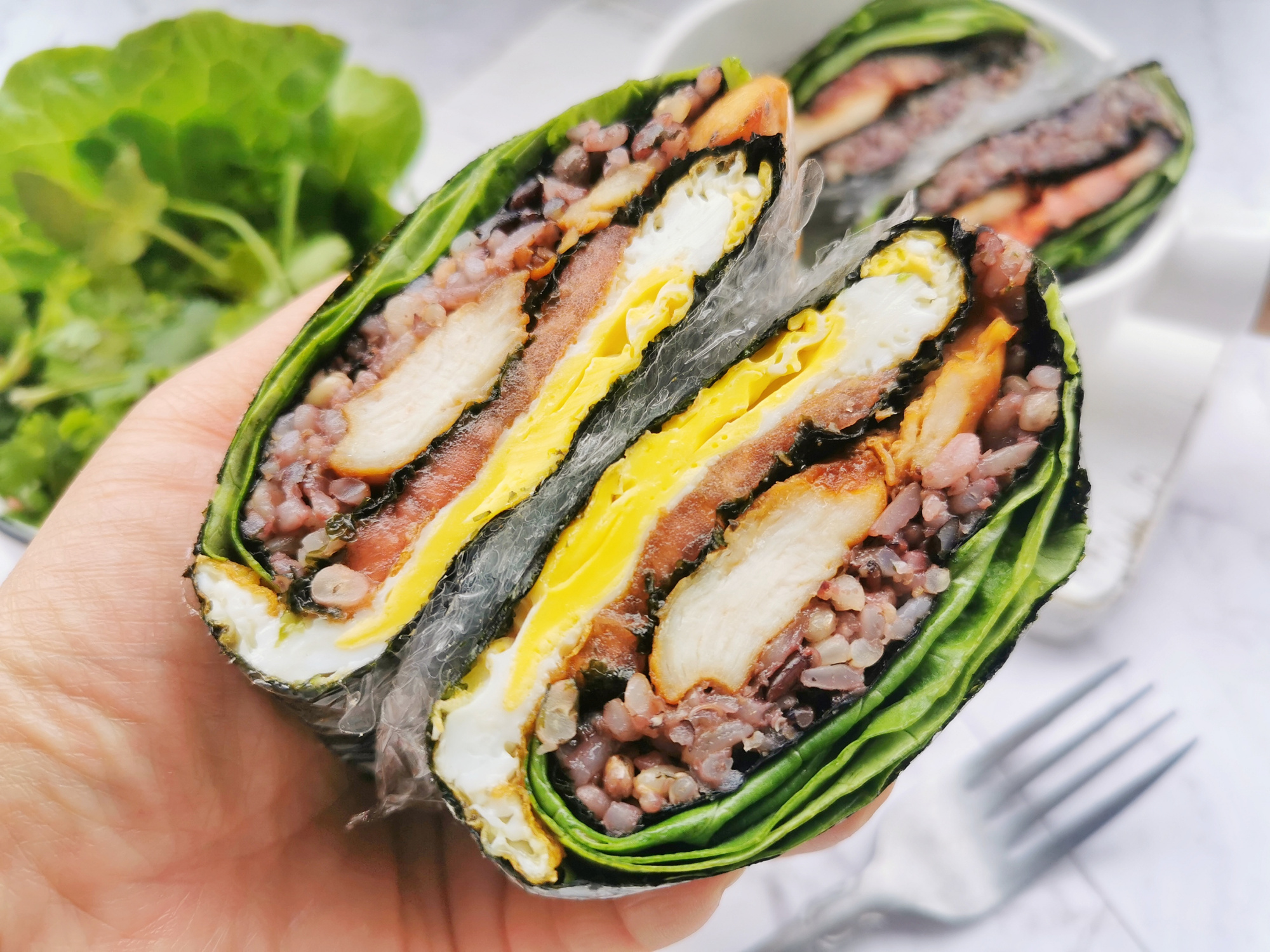 假期出遊美食，網紅折疊紫菜包飯，口味自己決定，低脂飽腹