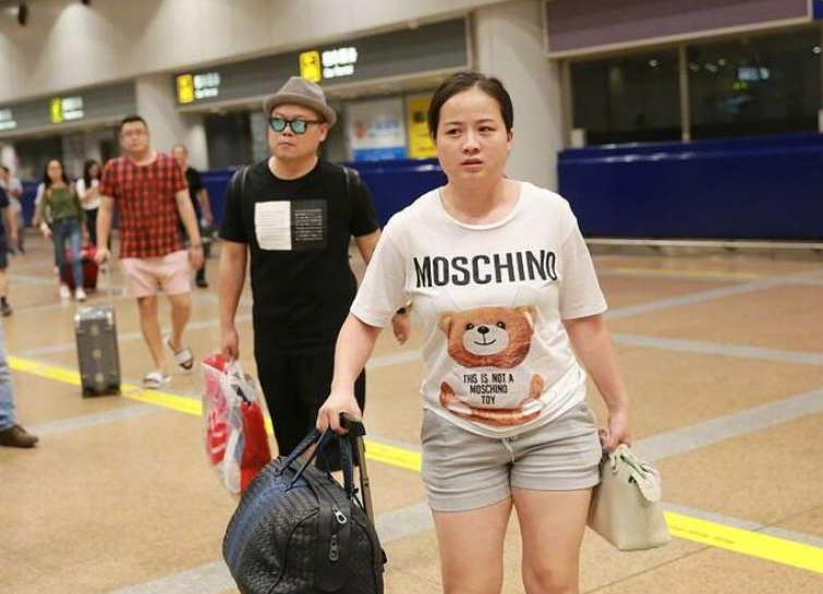 岳云鹏老婆大胆“炫富”！一件上衣价格过万，