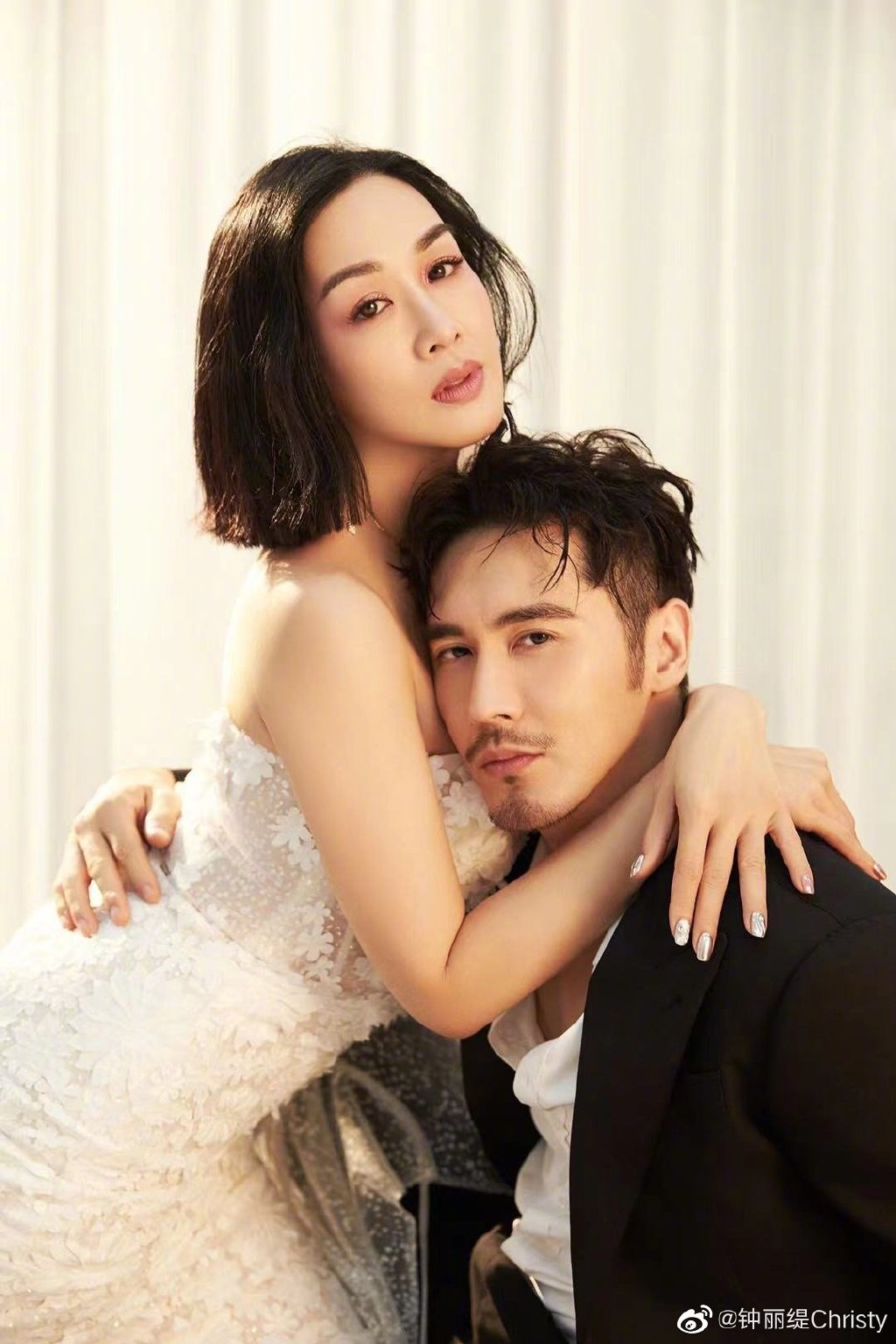 50岁钟丽缇携两女儿登时尚写真！姐妹俩太长脸，高级又时尚气质赞