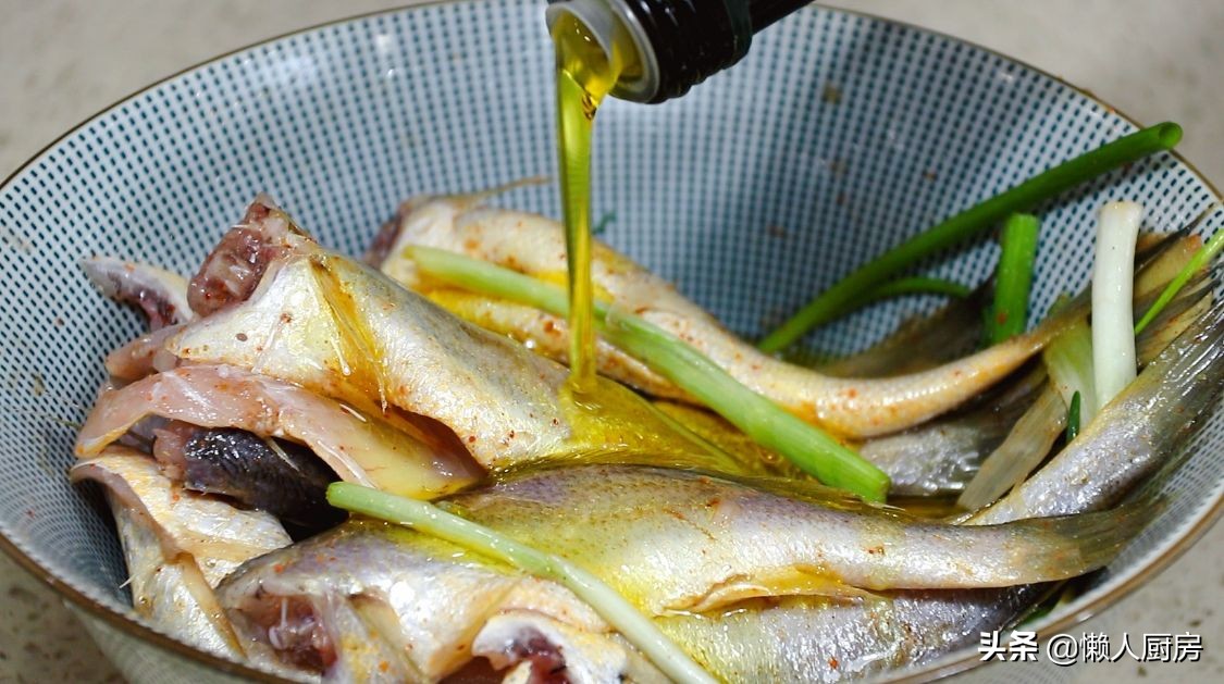 不用油炸，小黃魚怎麼做才好吃？ 教你做香酥小黃魚，還不用吐魚刺
