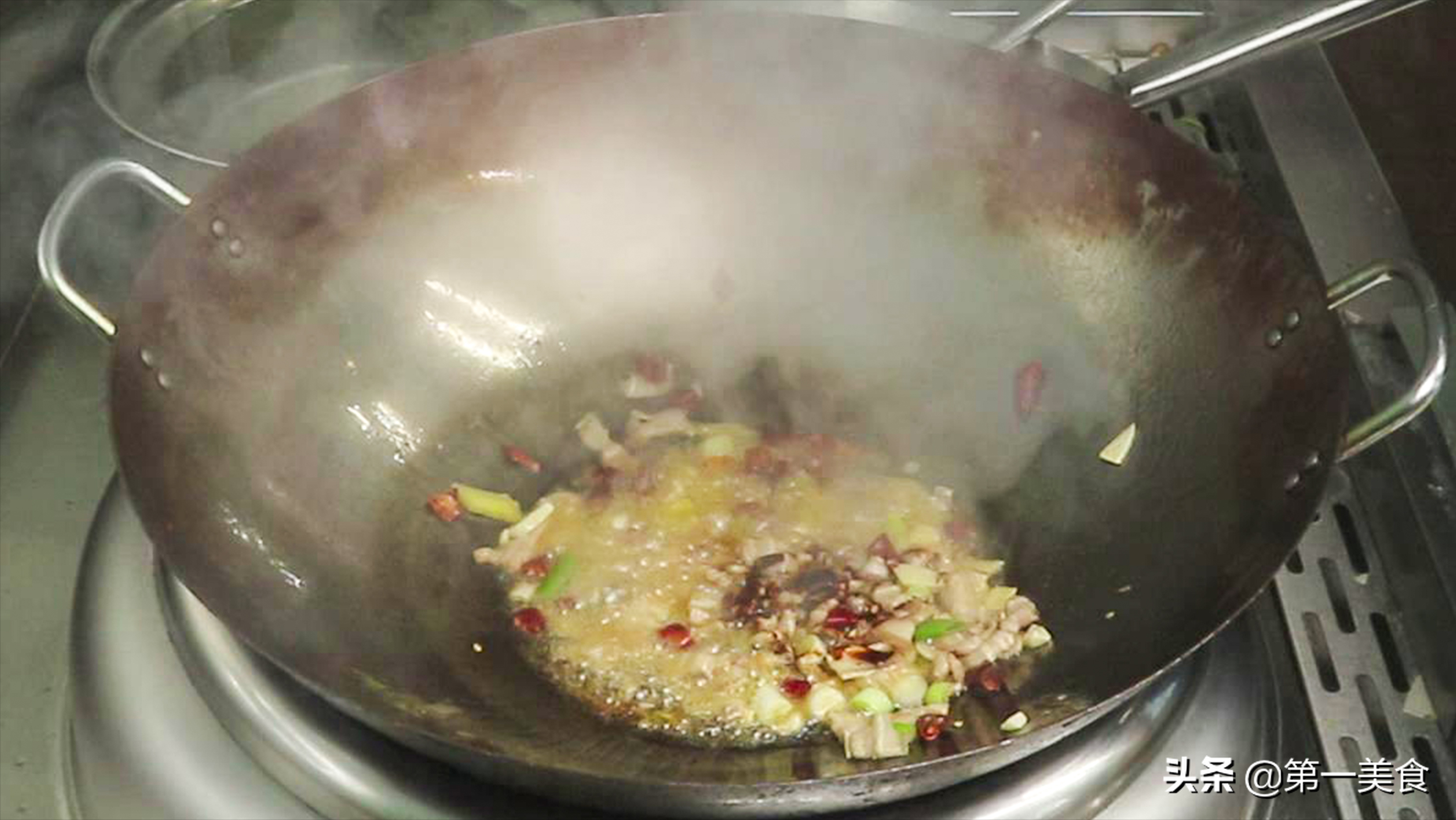 图片[7]-原来包菜炒粉条要这样做 难怪以前做的老粘锅 这一步太关键了-起舞食谱网