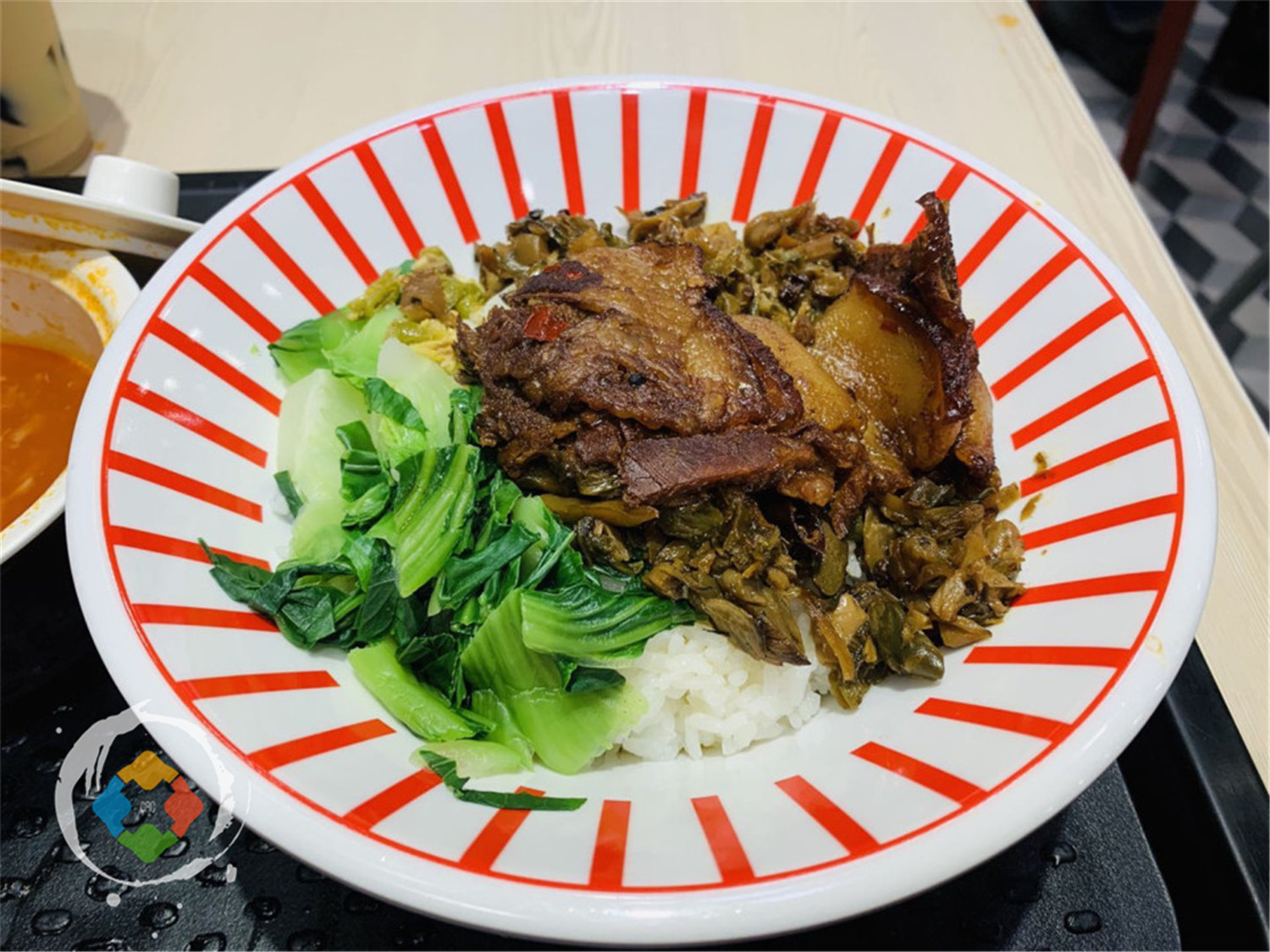 重庆乡村基新品，为本地人定制的烧白与回锅肉，性价比有多高？﻿