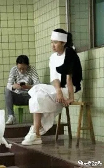 经纪人否认王宝强冯清结婚生子，女方曾现身灵堂为王母守孝