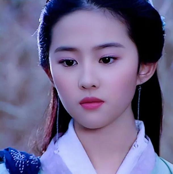 su_icc on X: 16-year-old #liuyifei played Zhao Ling'er(赵灵儿) in