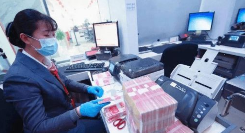 银行业“大洗牌”？大量中小型银行要关门，储户的存款怎样处理