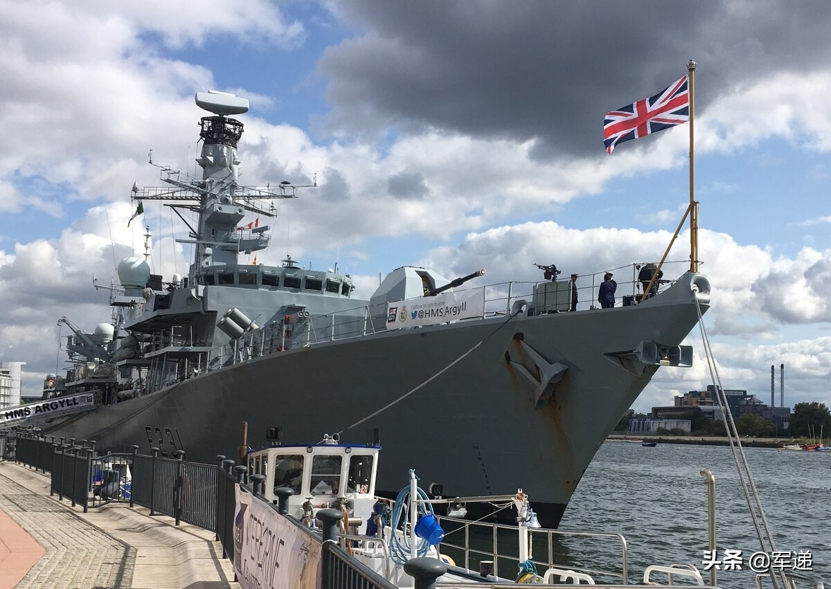 英国公知再次疯狂叫嚣，派军舰威胁向中国索赔，专家：敢来就敢打