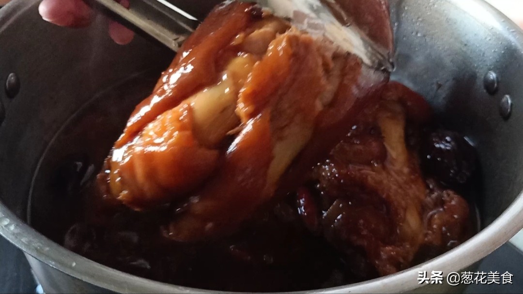 醬香鹵豬蹄好吃有訣竅，記住幾個技巧，想做出正宗的滷豬蹄並不難