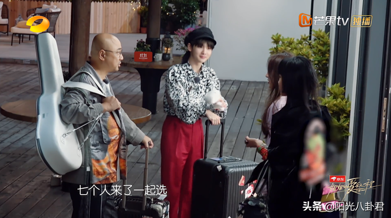 浪姐团综好尴尬，宁静至今未加黄龄微信，认识四个月不知对方吃素