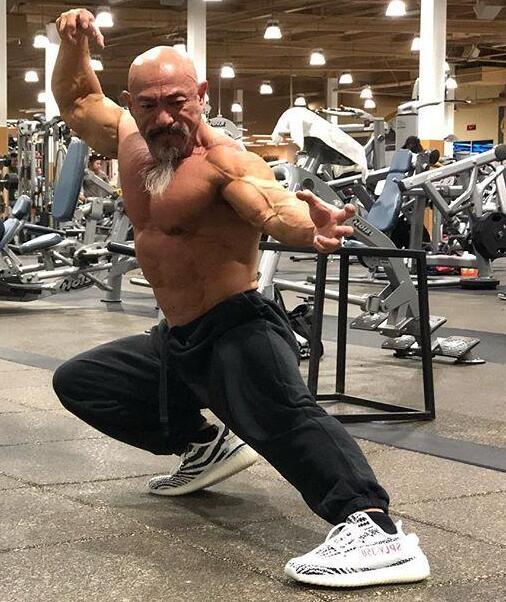 “健美常青树”杨新民，健美冠军老了会怎么样？71岁感觉像中年