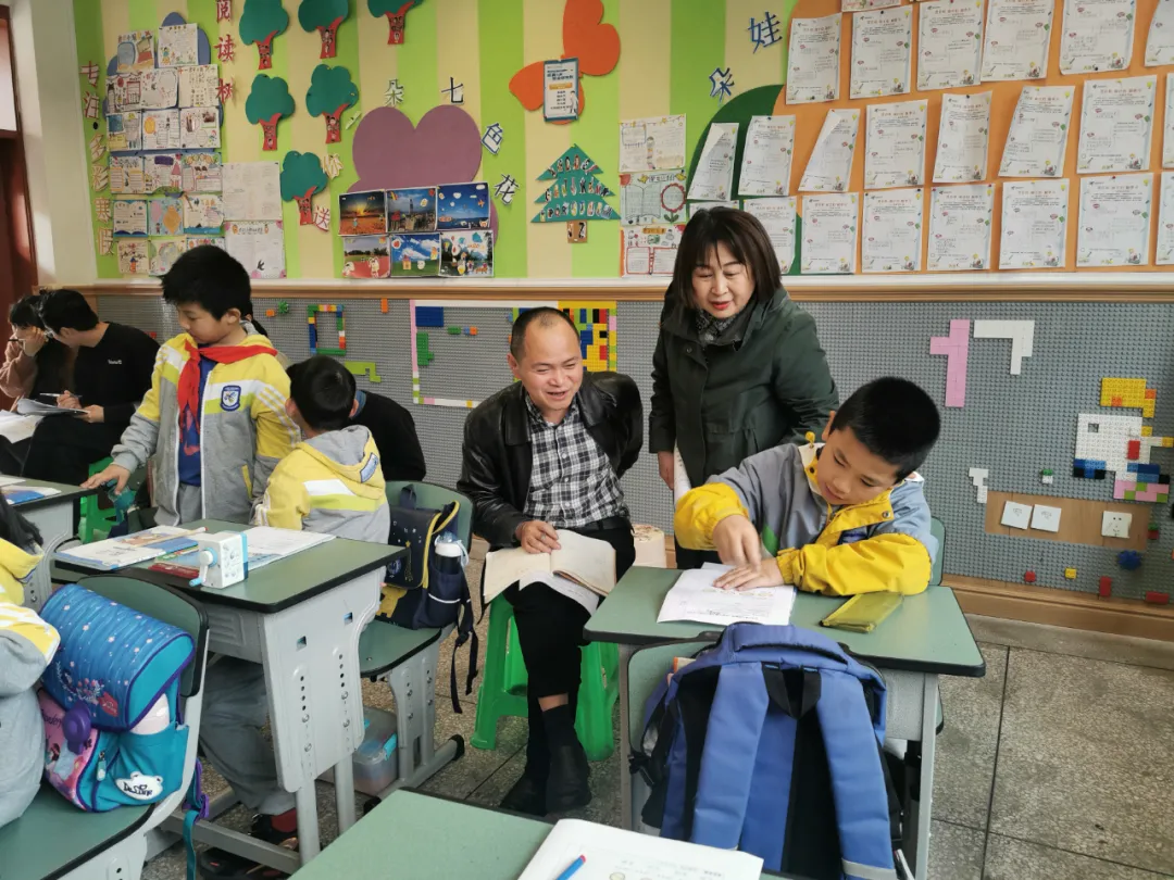 成都市双流区实验小学外国语学校数学组教研活动