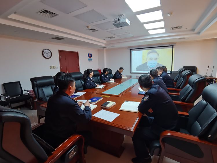 「西安高陵公安」学习榜样事迹 凝聚榜样力量——分局办公室组织观看《榜样5》
