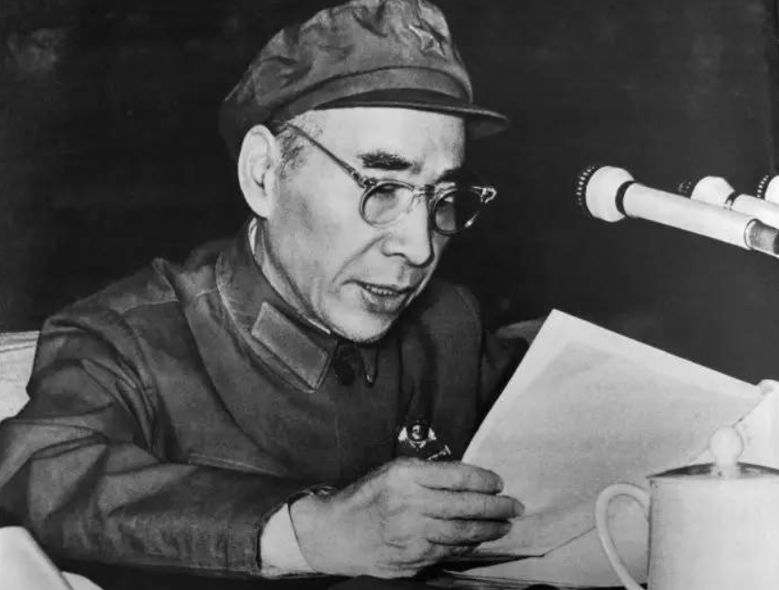 林彪列4点原因反对援朝，毛主席仍坚持出兵，基辛格：眼光超常人