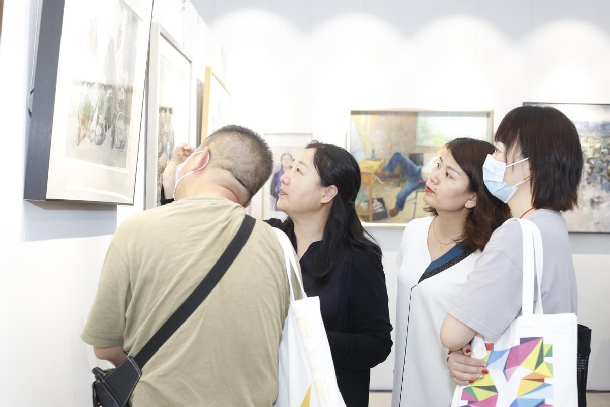 關注中學美術教師 首屆“師者”中學美術教師優秀作品展在漢開幕