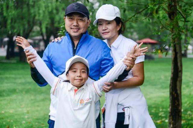 奥运二代：拳王儿子打马球，田亮女儿打网球，刘国梁女儿超过父亲