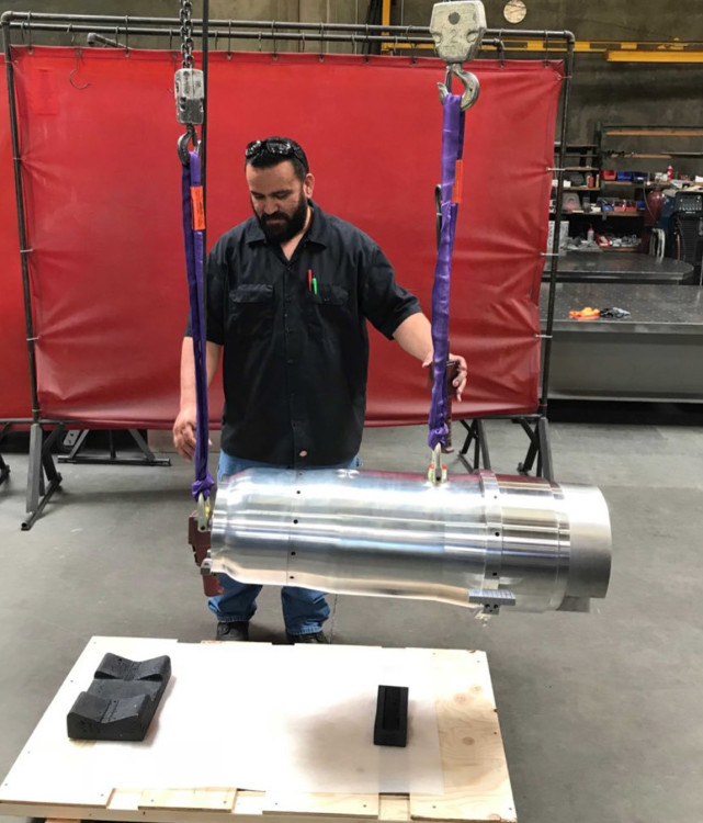 画面惊险又刺激！美国专家徒手拆核弹，网友直呼都是一群猛人