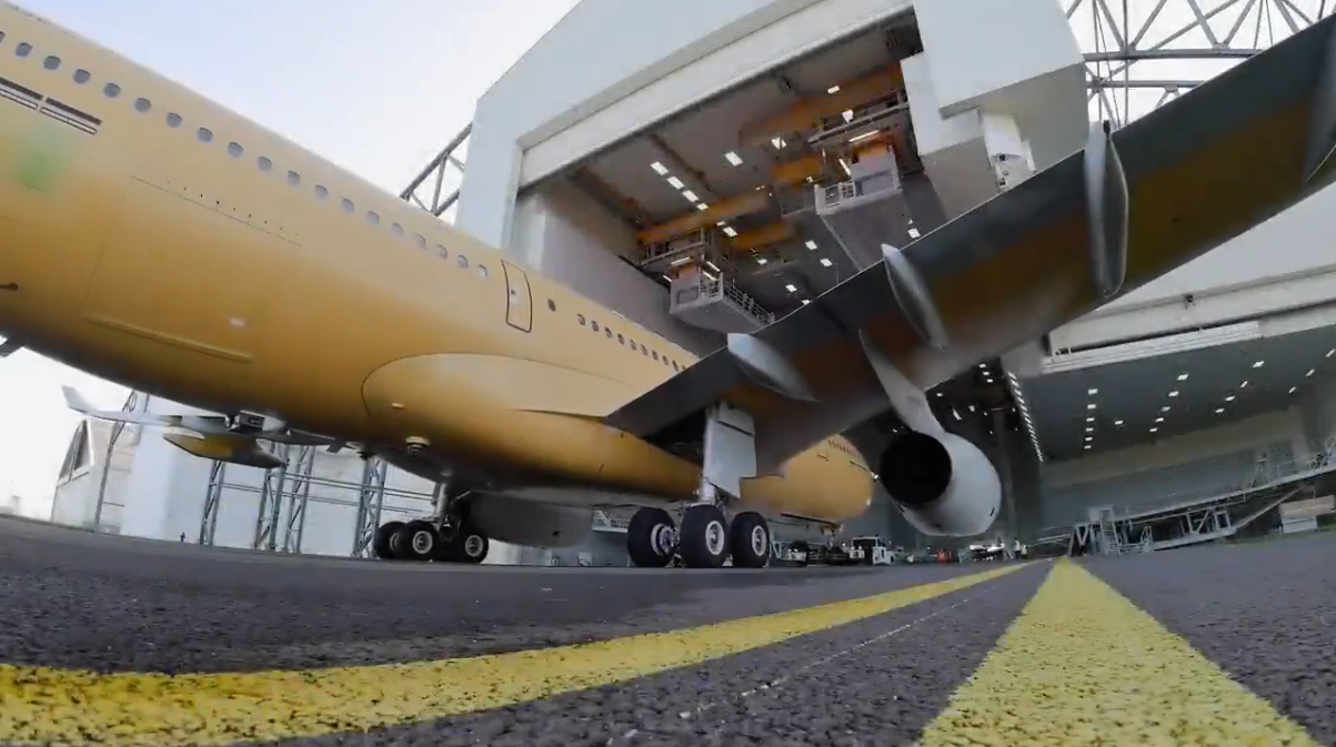 差距大到肉眼可见！西方战略重器批量交付，能