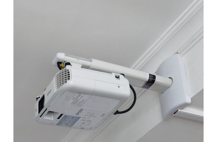 How to connect the projector wirelessly to computer and mobile phone