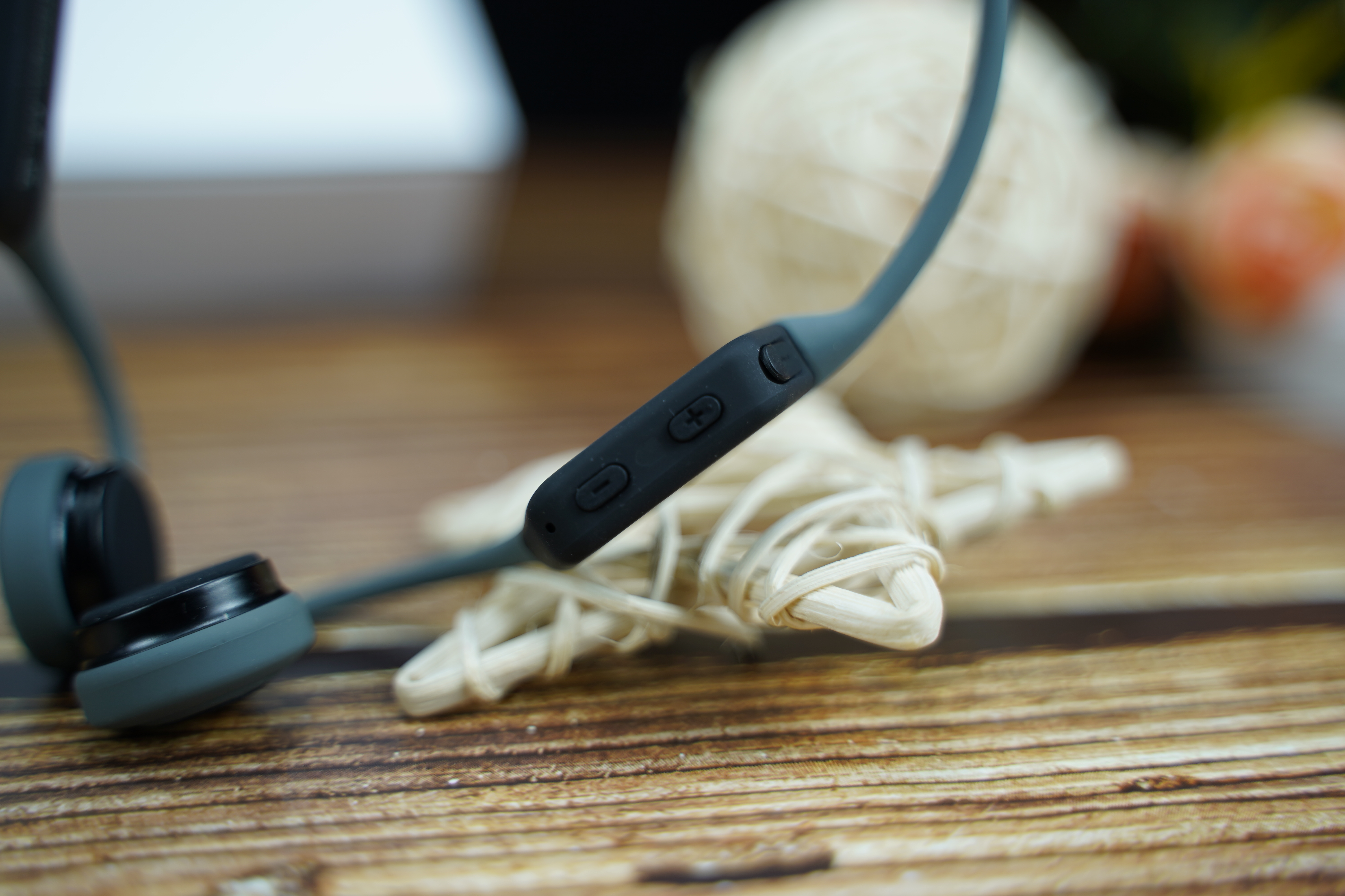 轻便，不伤耳。再遇nineka（南卡）runner骨传导耳机