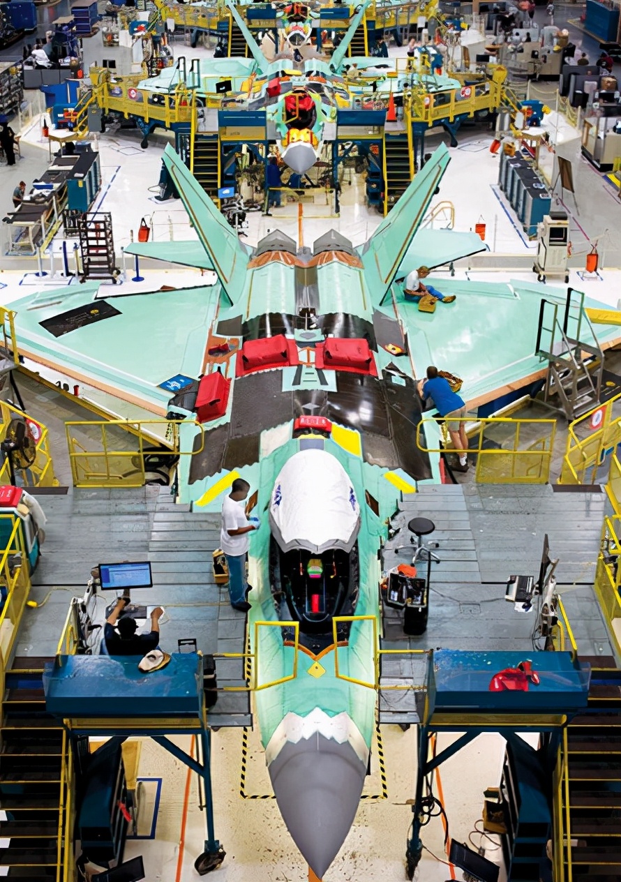 F22 is golden and F35 is green and oily. Why are the primers different for the two fifth