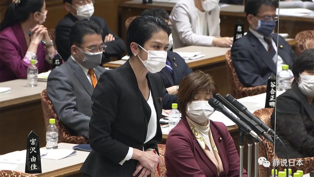 日本前首相聊女人聊得晚节不保