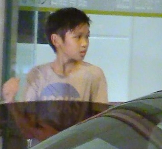 港媒目击袁咏仪对张智霖父子“黑面”，恩爱夫妻常为育儿方式争吵