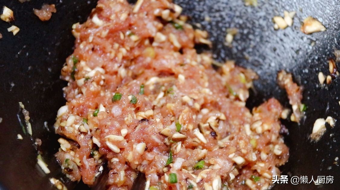 這是香煎豆腐皮蝦餅，鹹香可口，其它做法靠邊站