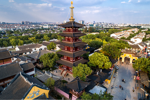 寒山寺：因《枫桥夜泊》而出名，是著名的祈福胜地