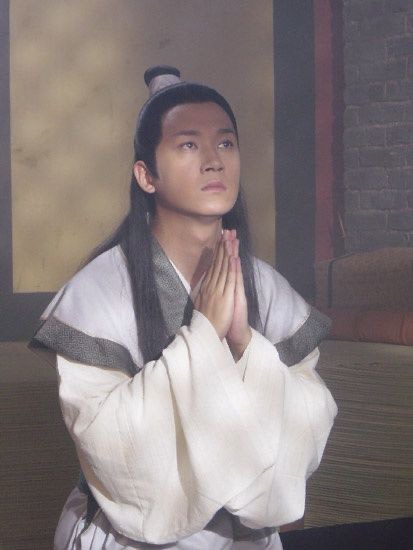 聚光灯下磨练一身演技，46岁的中年大叔潘粤明如何重回巅峰？