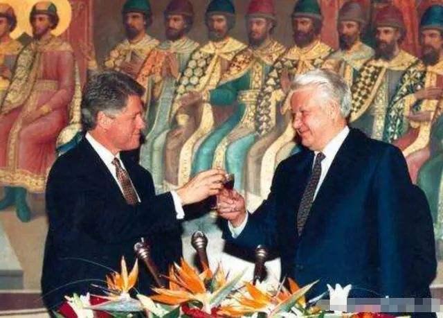 科索沃战争爆发后，叶利钦对普京说：我们都太天真了