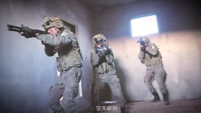 时髦值远超美国大兵！星空迷彩再度惊艳亮相，一身装具全球领先