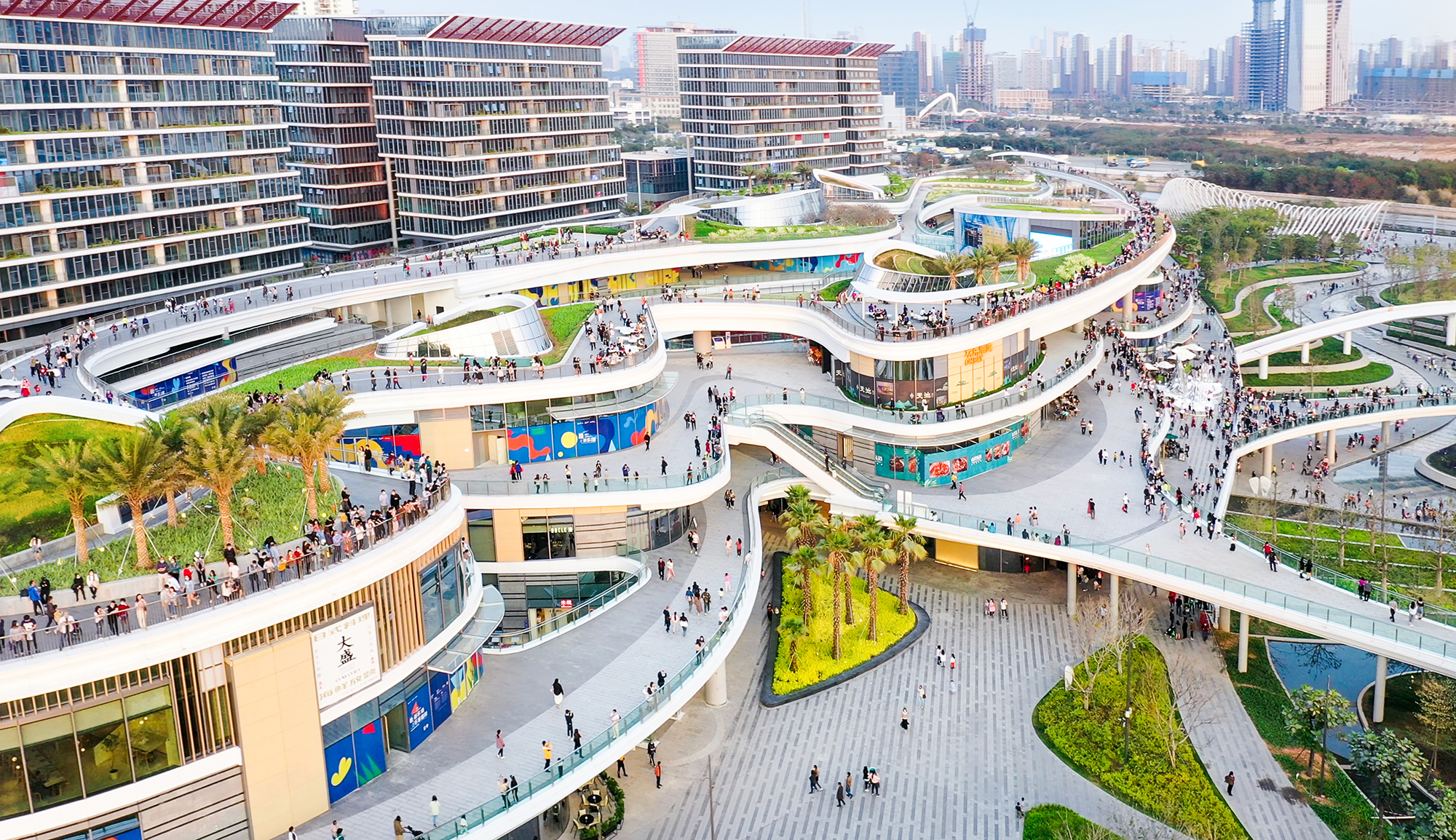 链接自然生态与都市生活，“很深圳”的地标塑造者 / LLA建筑设计