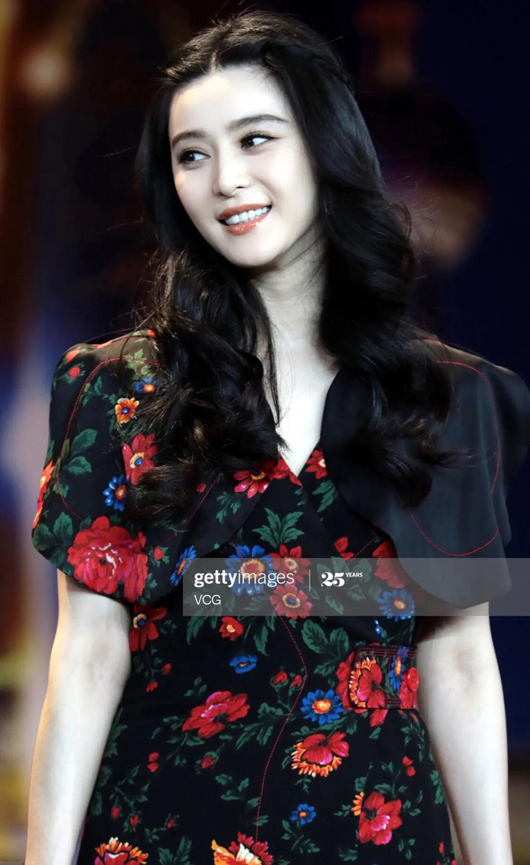 朋友圈的刘亦菲，头骨优越面部饱满流畅，范冰