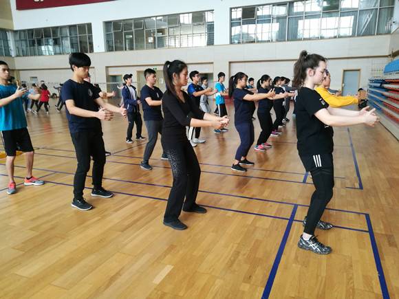 太极拳成中医药大学生“必修课”留学生也要练Taichi