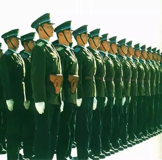 图片详解：建国以来，人民解放军经历的15次军服变迁发展历程