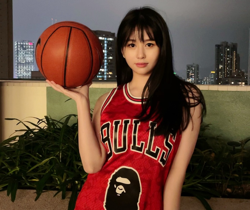 邱淑贞女儿模仿赤木晴子，22岁颜值逆天，个人表