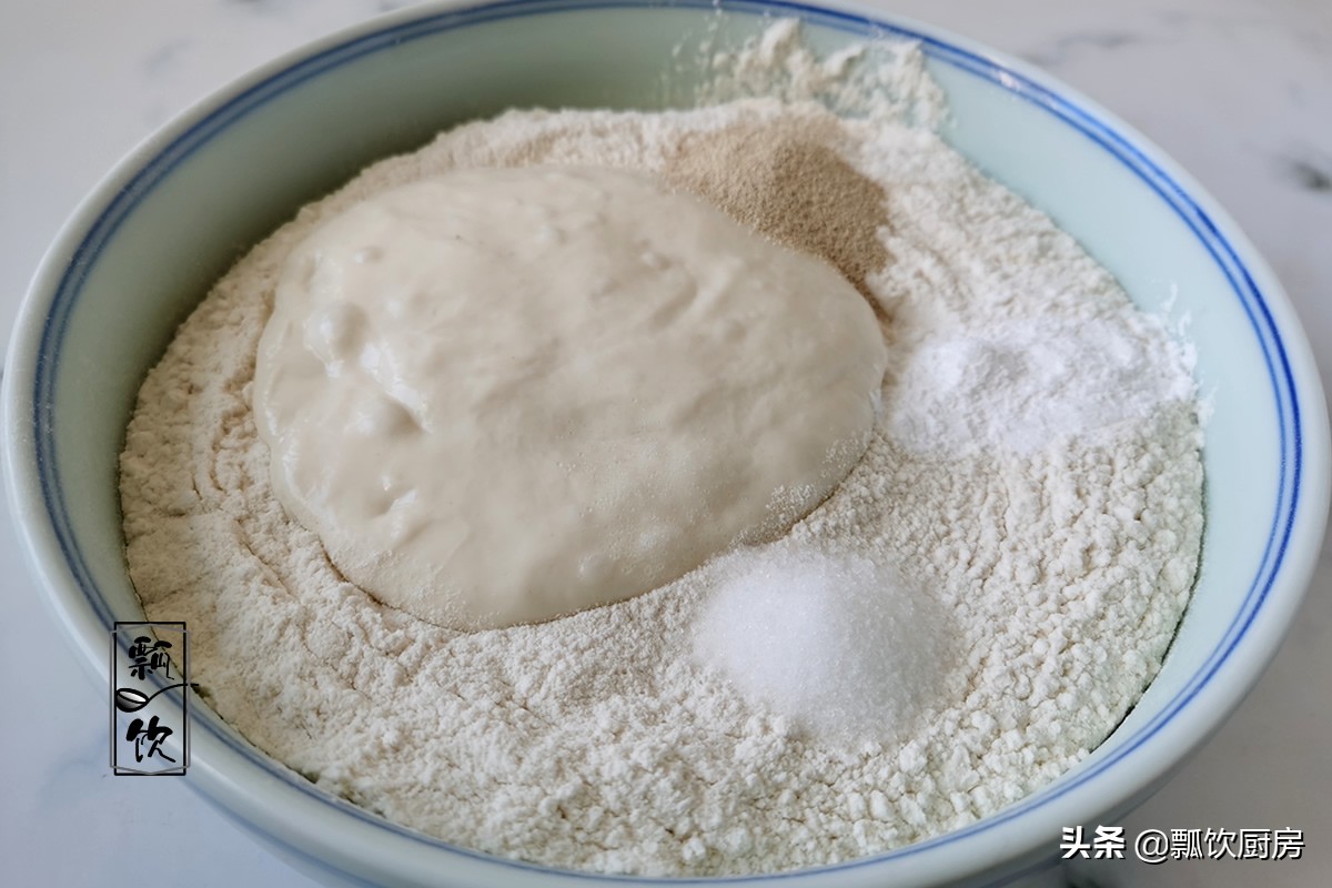 做油条新方法，外酥里软鼓大泡，告别干硬，软的弯腰，凉了都不硬