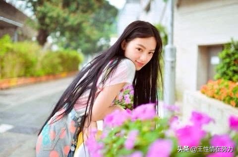 “武大樱花女神”黄灿灿，连baby都夸赞不已？如