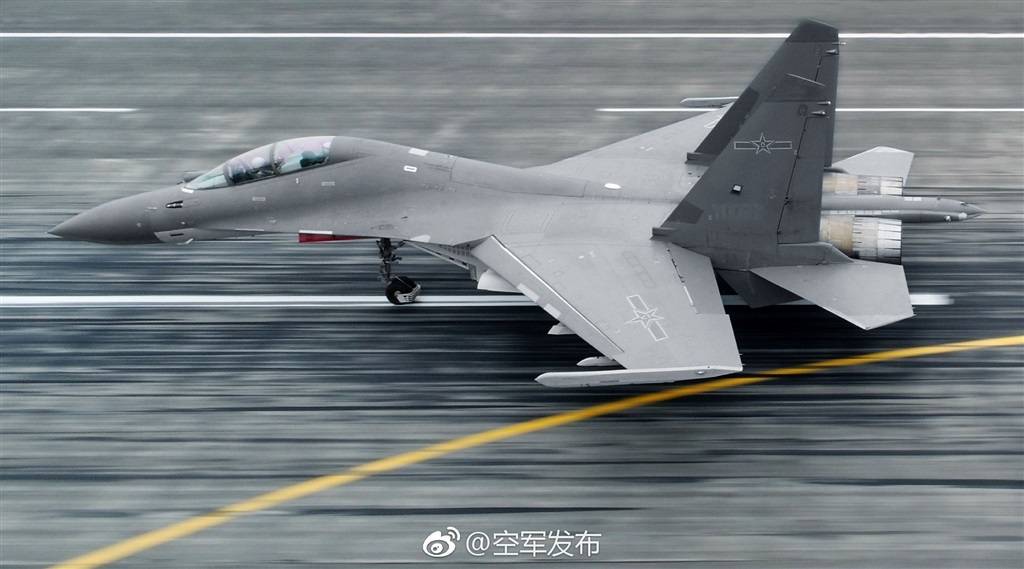 ��������-16D����ս���������ǡ��ƺ���ʽ��������װ������Ͷ��ʵս��ѵ��