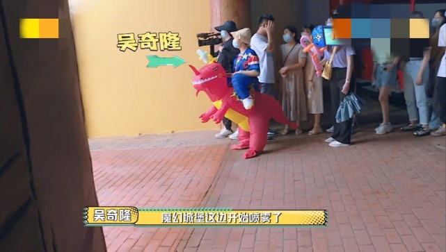 吴奇隆被保安当坏人按倒，保安被夸敬业，节目组却被粉丝指责