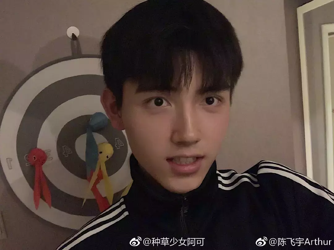 今年艺考惊艳过的帅哥,陈飞宇长得不算出挑,洪欣儿子身材很可以
