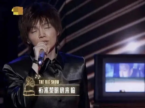 百变大咖秀不是比谁模仿得像吗？这些人太尴尬