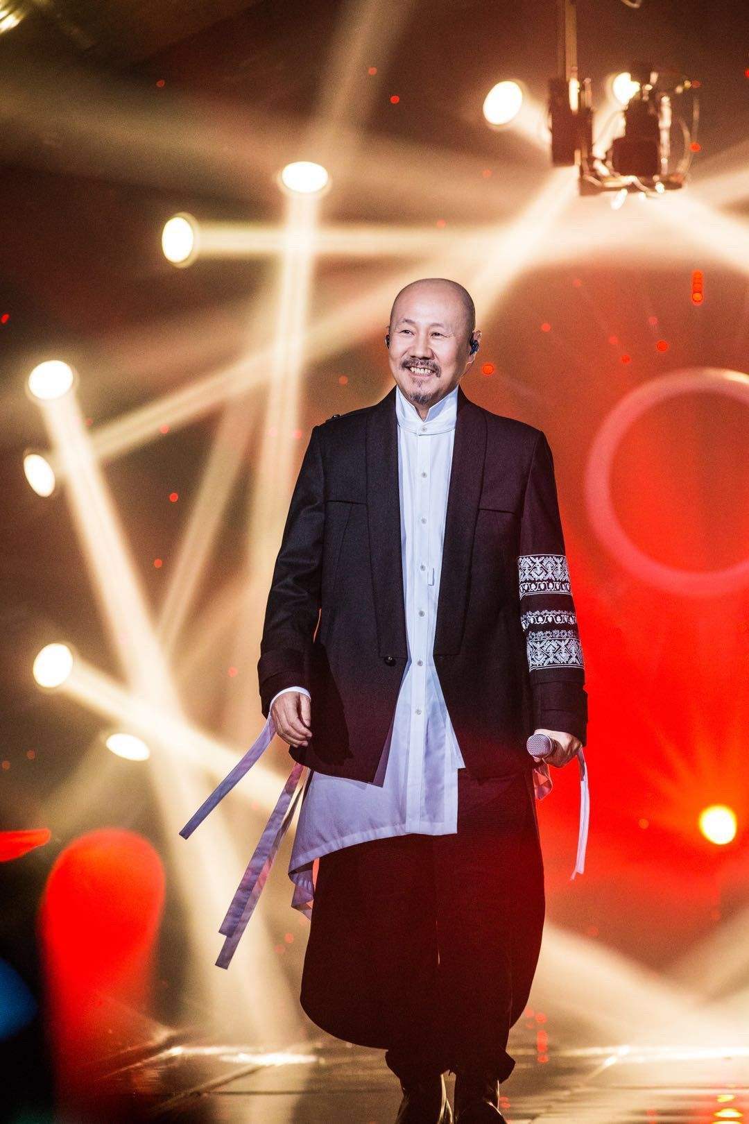 腾格尔：因喝酒耽误的前半生，40岁仍无房无车，