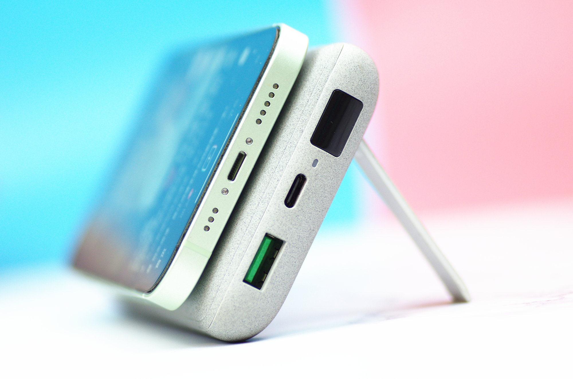 不到三百元的无线充电宝却有苹果原装充电宝的功能，你会买吗？