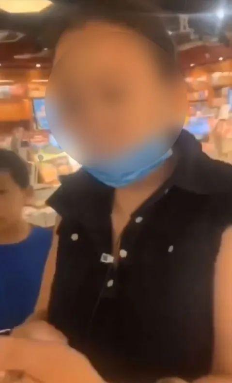 上海书店10岁男孩对5岁女孩侵害，强脱其内裤：