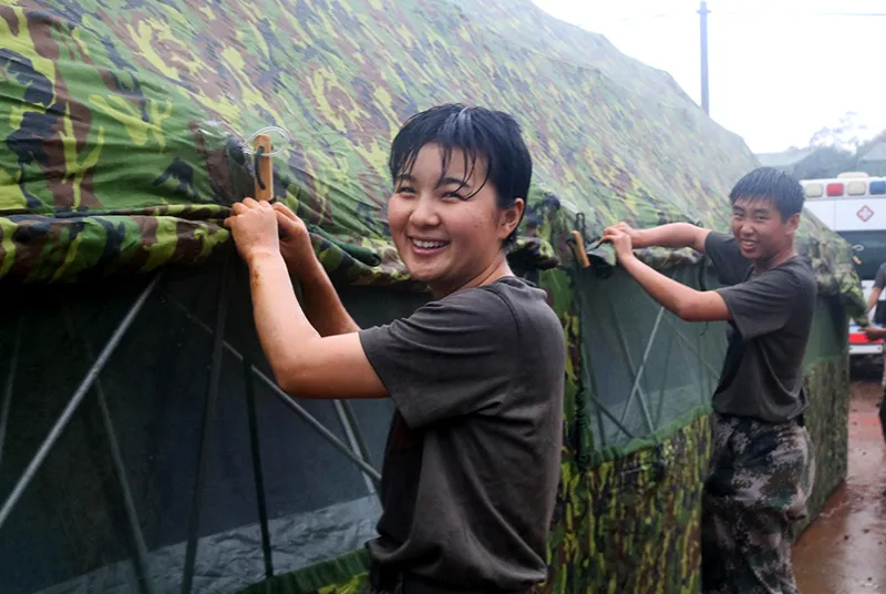 女兵野外驻训，到底有多野？