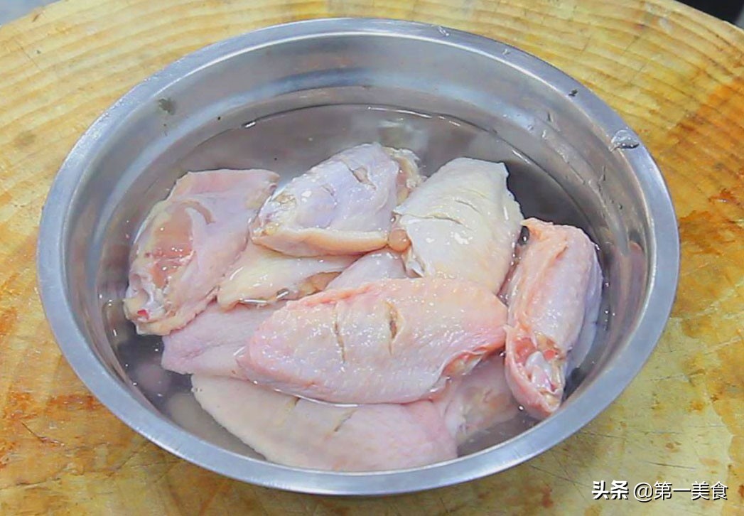 图片[4]-砂锅版的盐焗鸡翅做法 肉质鲜美 软烂入味又好吃 吃上一口满嘴-起舞食谱网