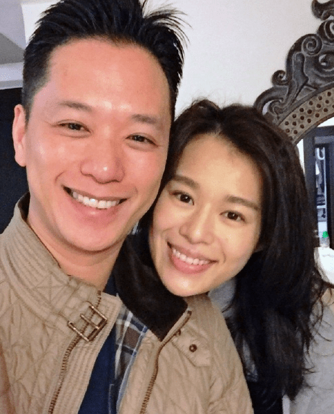 胡杏儿老公晒仨儿子时隔三个月团聚，奕霆奕霖争相亲吻弟弟超有爱