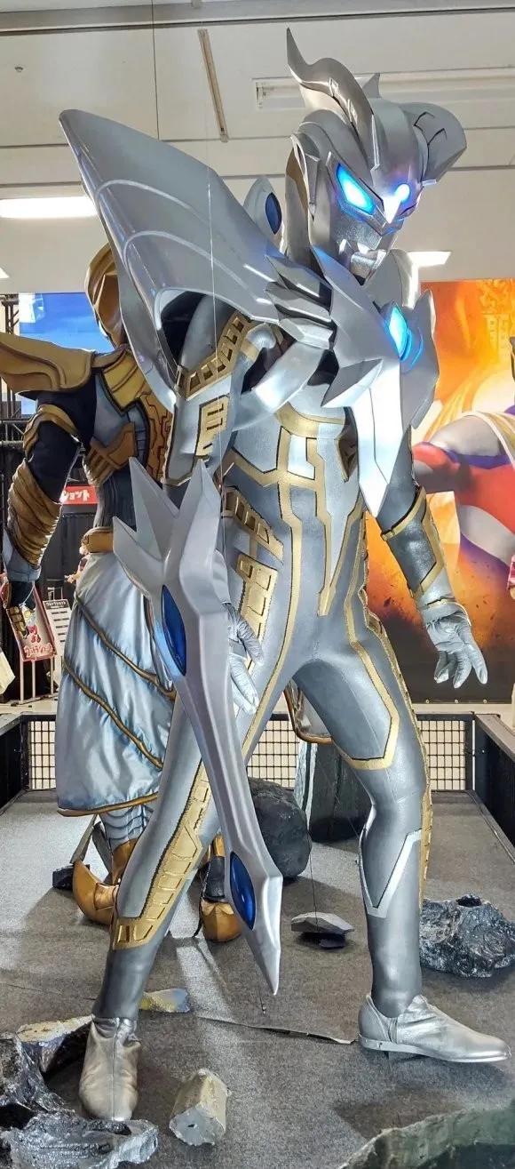 Ultraman: The final match Luo and Tartaros holster open the night race ...