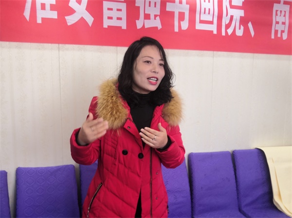 淮安：企业、画院在“志愿者日”携手开展书画赠百姓活动